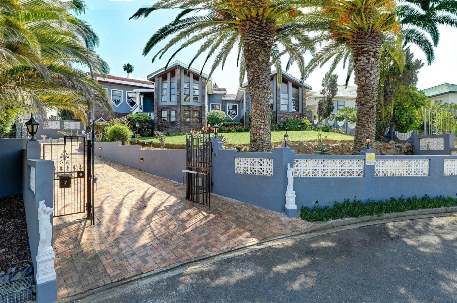 4 Bedroom Property for Sale in Loevenstein Western Cape